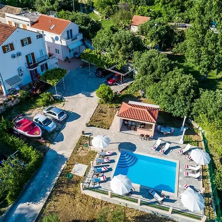Mali Paradiso Apartman *