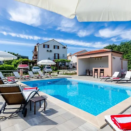 Mali Paradiso 믈리니