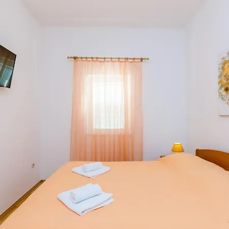 Mali Paradiso Apartman *