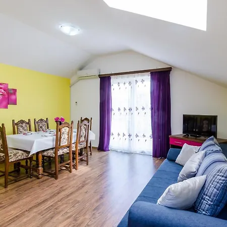 Mali Paradiso 아파트 *