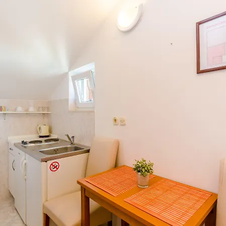 Mali Paradiso Apartman Mlini