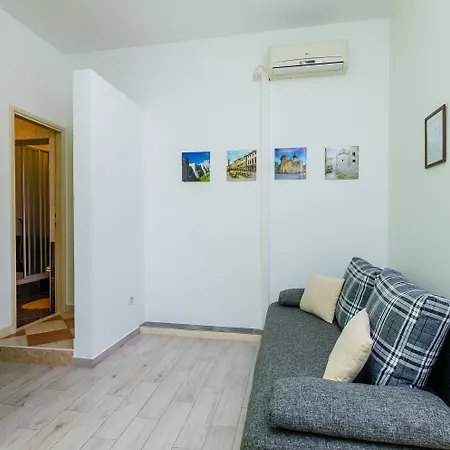 Mali Paradiso 믈리니