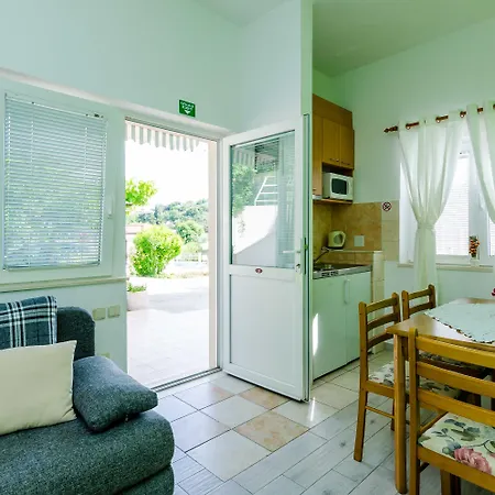 Mali Paradiso Apartman *