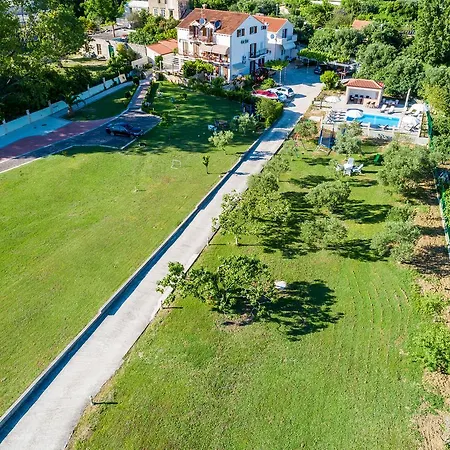 Mali Paradiso Apartman *